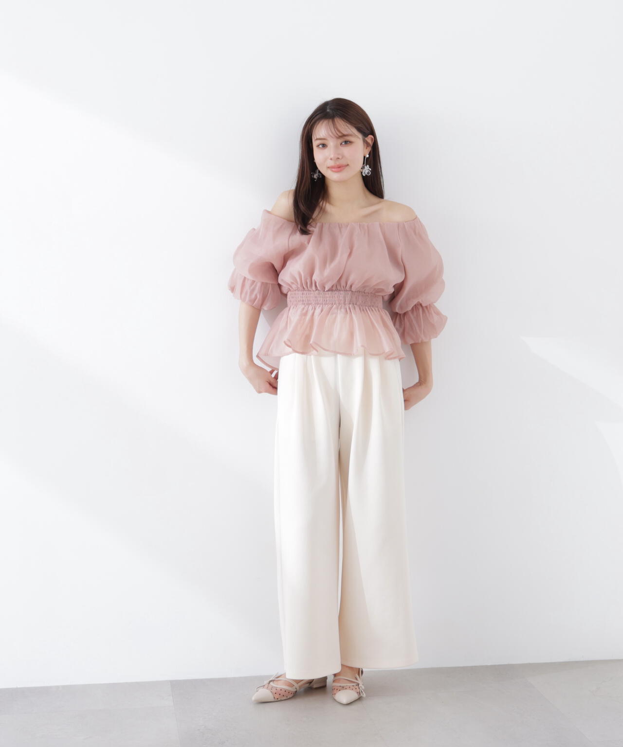＜加藤栞さん着用＞2wayオフショルフィッシュテールブラウス