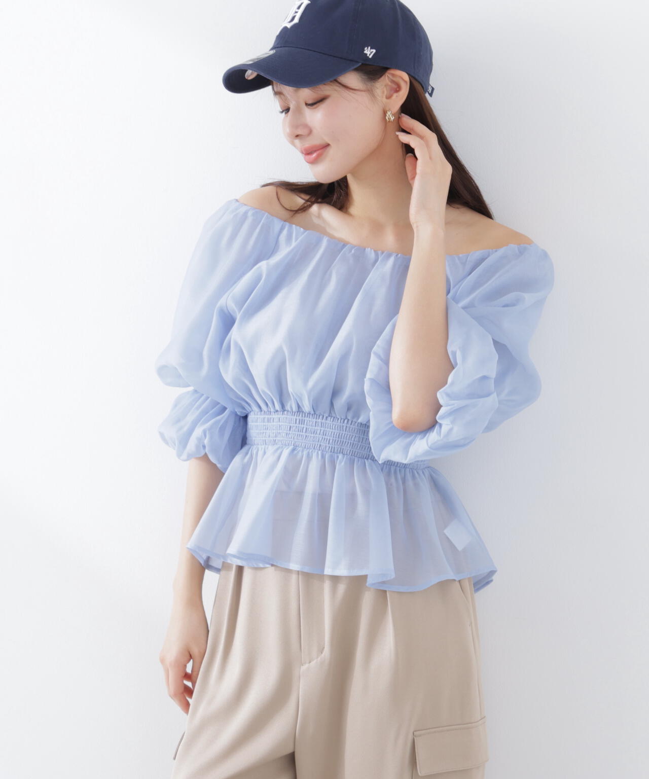 ＜加藤栞さん着用＞2wayオフショルフィッシュテールブラウス