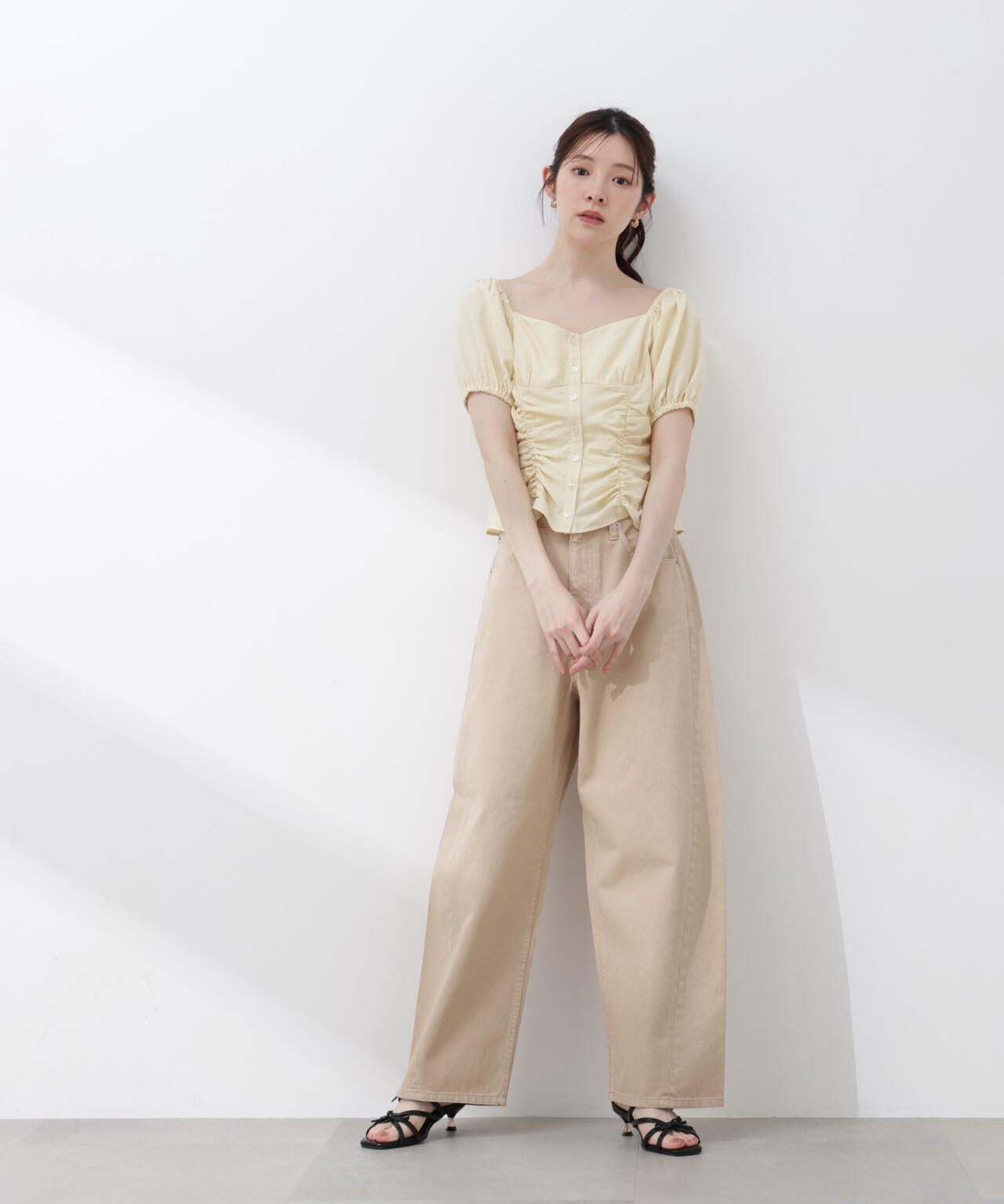 ＜加藤栞さん着用＞〈a/mie〉パフスリーブドロストブラウス
