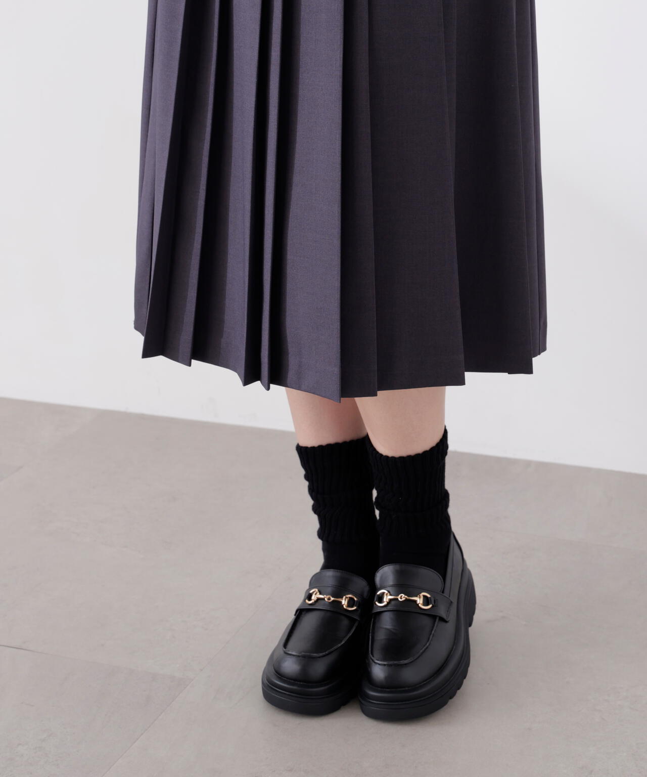 ミディープリーツスカート
