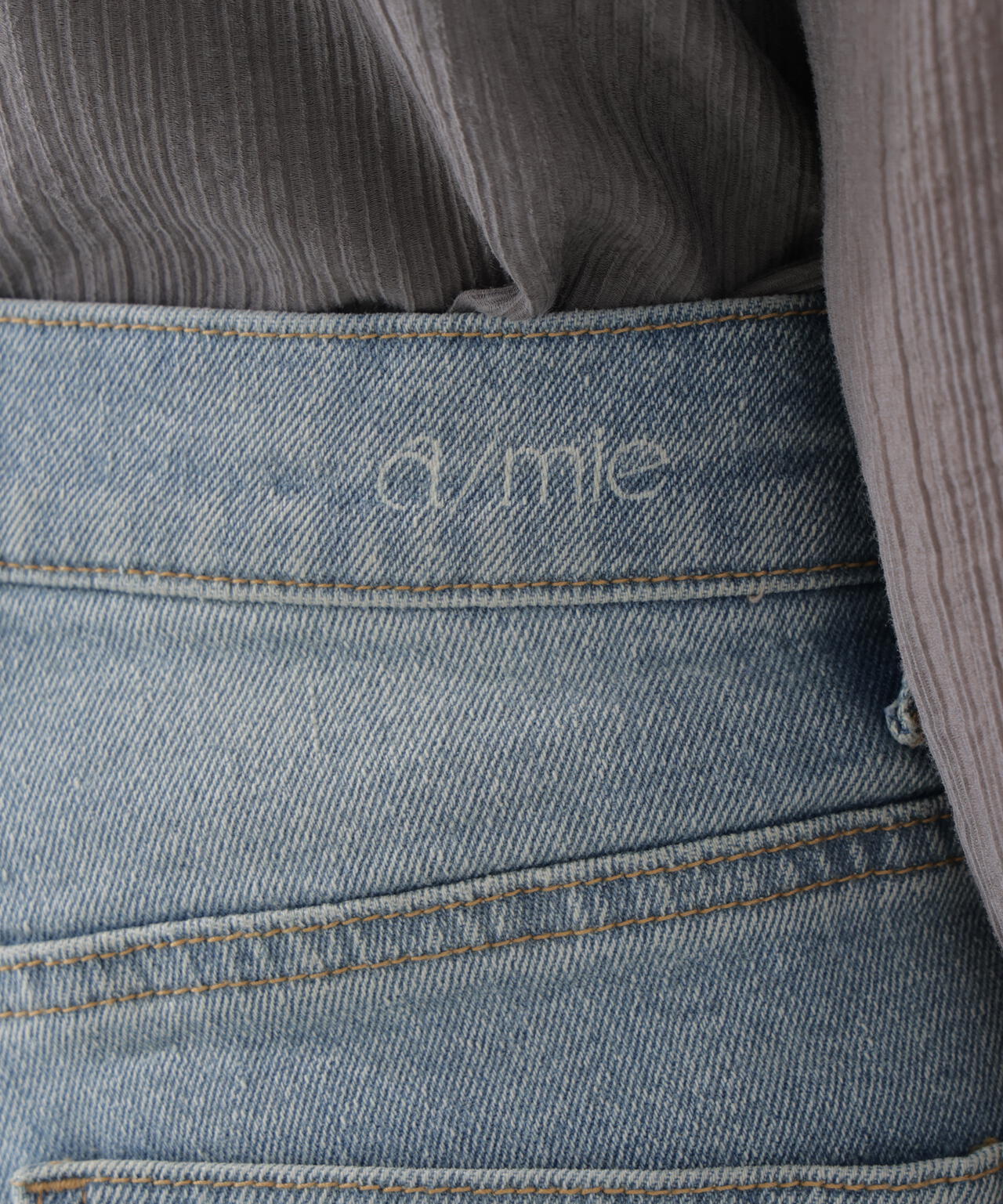〈a/mie〉フレアデニムパンツ