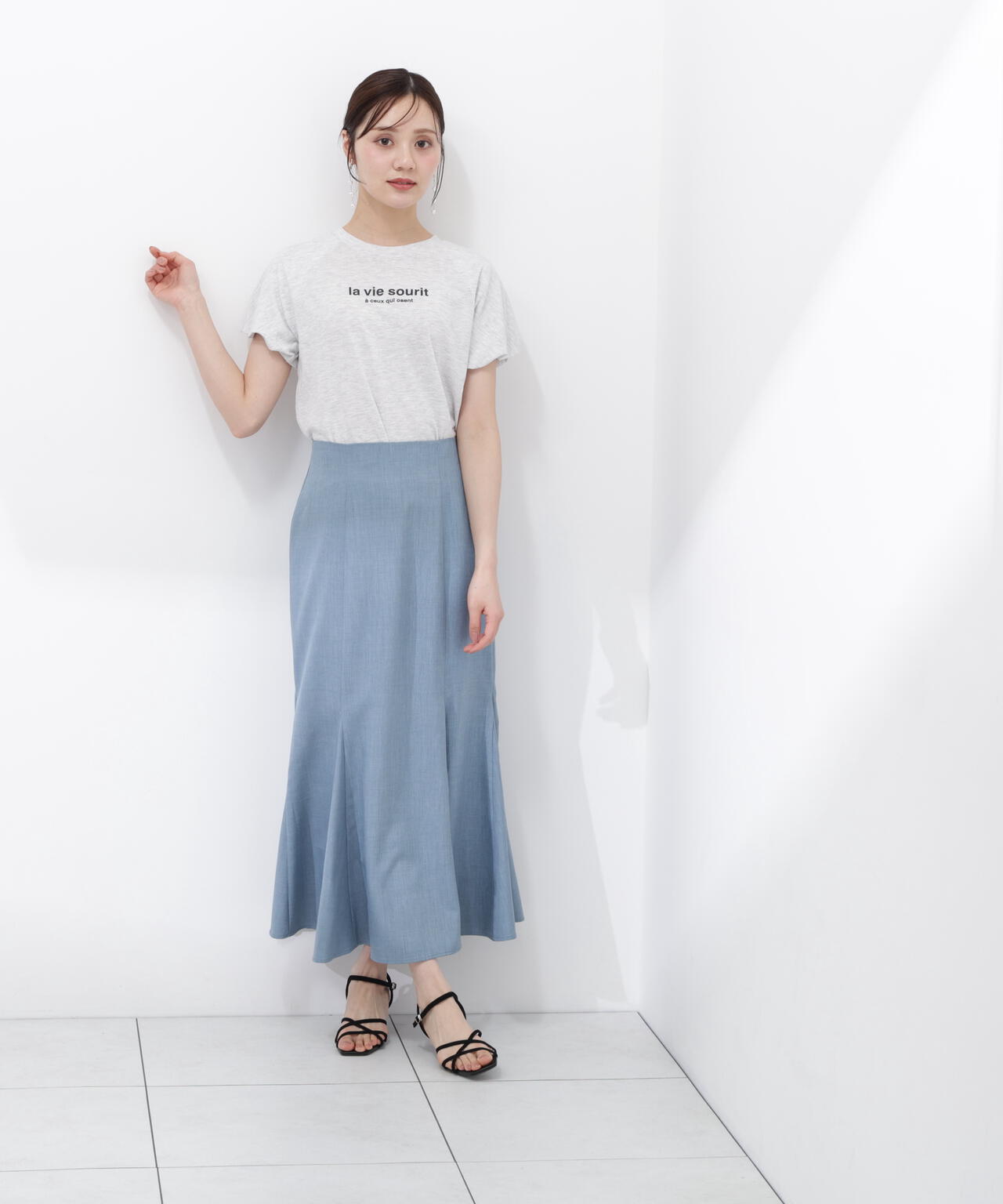＜加藤栞さん着用＞パフスリーブロゴTシャツ