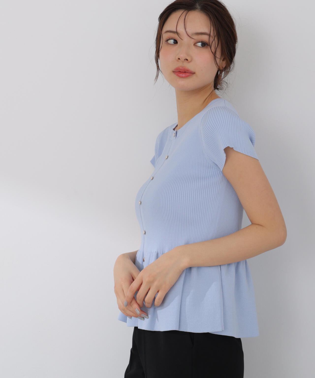 ＜加藤栞さん着用＞ショート丈リブペプラムニット