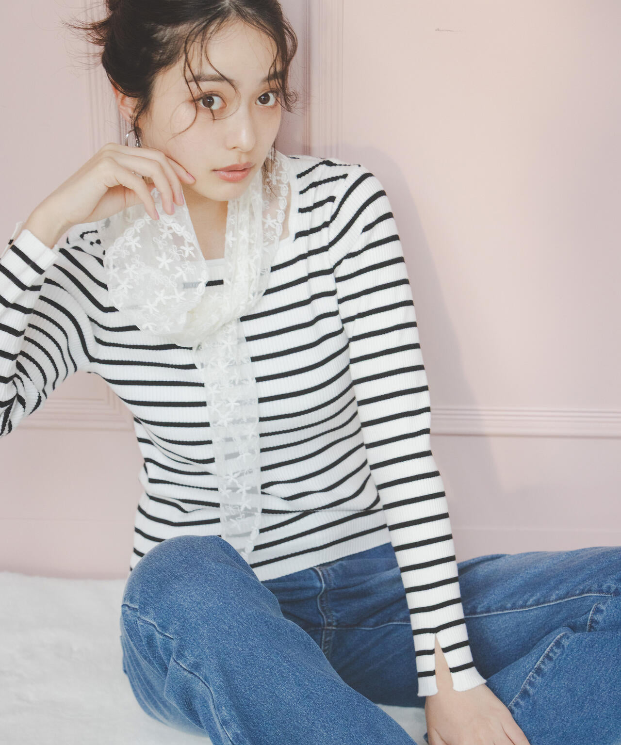《EDIT COLOGNE》レーススカーフ付きリブニット【ホワイト×ブラックボーダー：official site・ZOZO・一部店舗限定】
