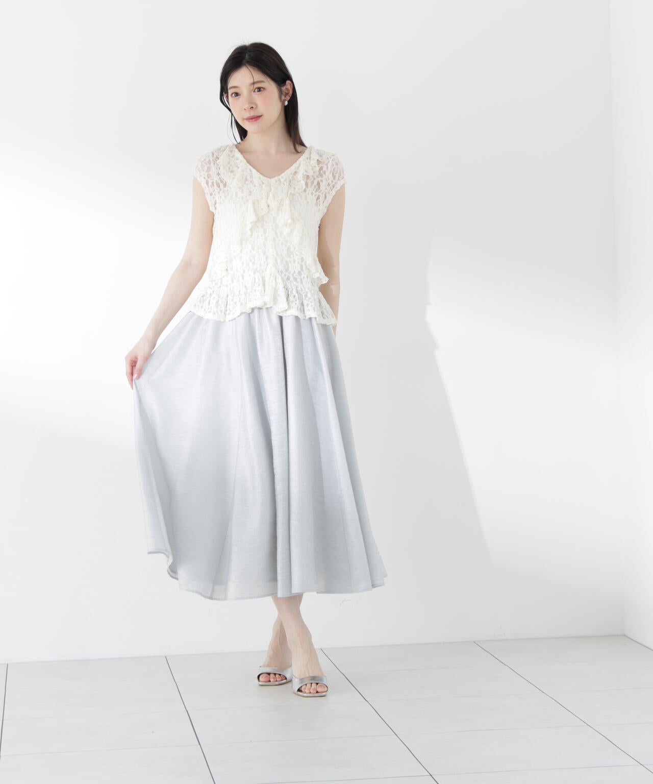 ＜青島心さん着用＞ニュアンスサテンシャイニースカート