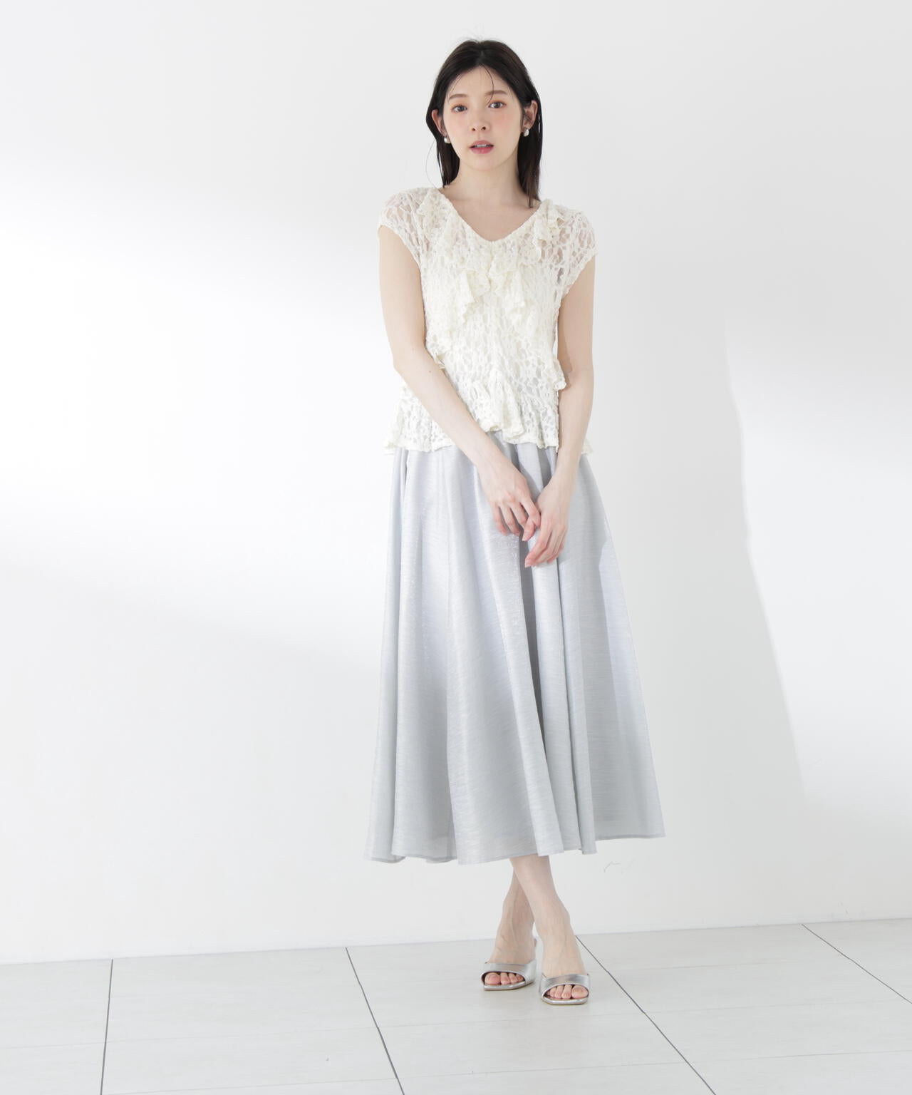 ＜青島心さん着用＞ニュアンスサテンシャイニースカート