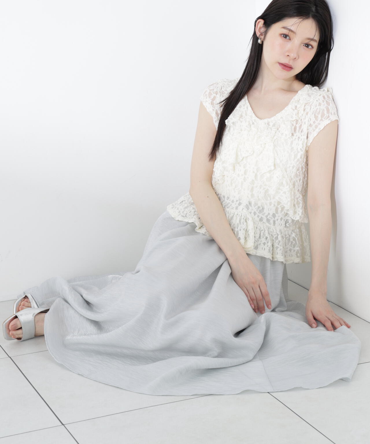 ＜青島心さん着用＞ニュアンスサテンシャイニースカート
