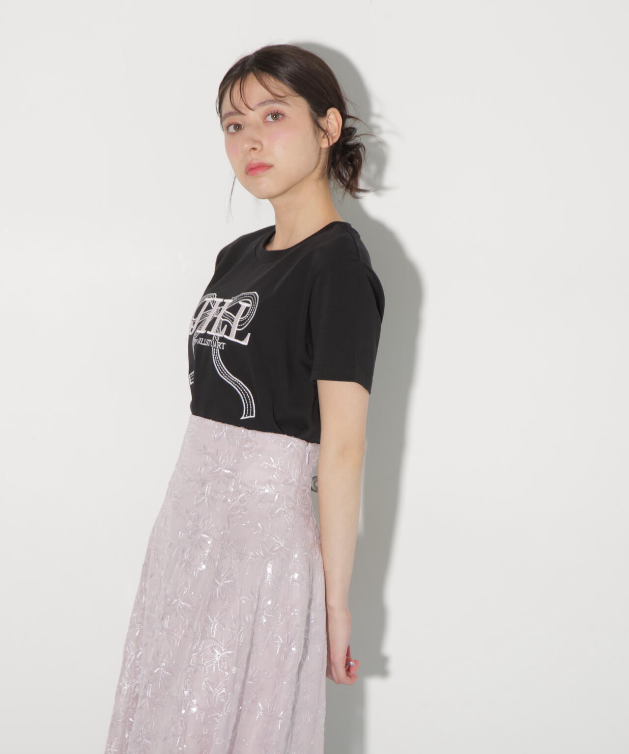 ビッグリボンロゴ刺繍Tシャツ