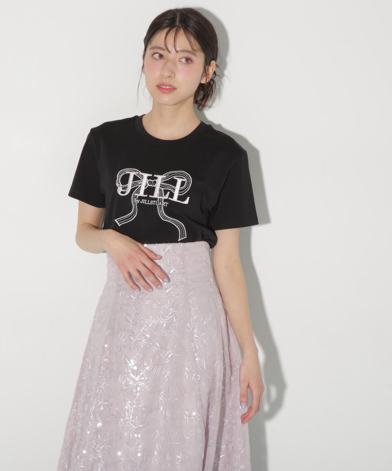 ビッグリボンロゴ刺繍Tシャツ