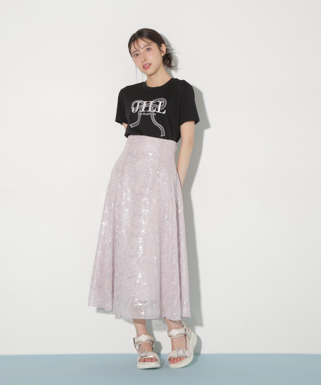 ビッグリボンロゴ刺繍Tシャツ