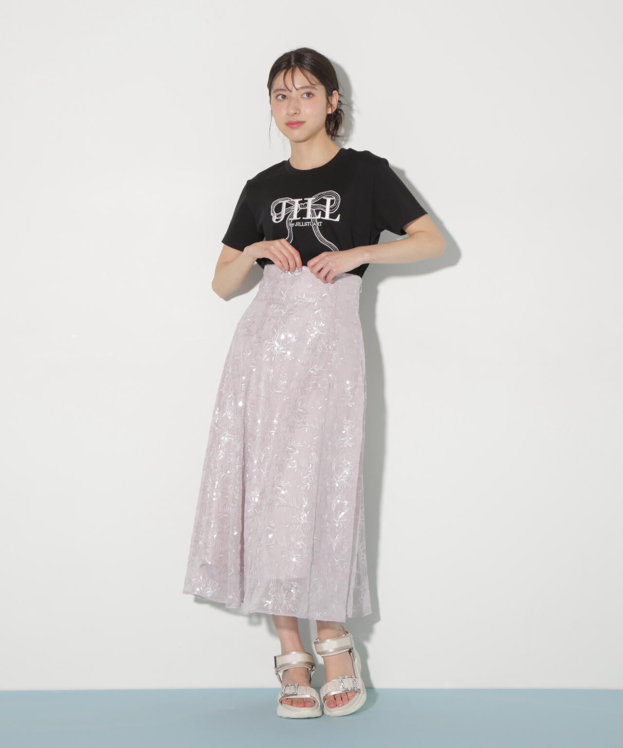 ビッグリボンロゴ刺繍Tシャツ