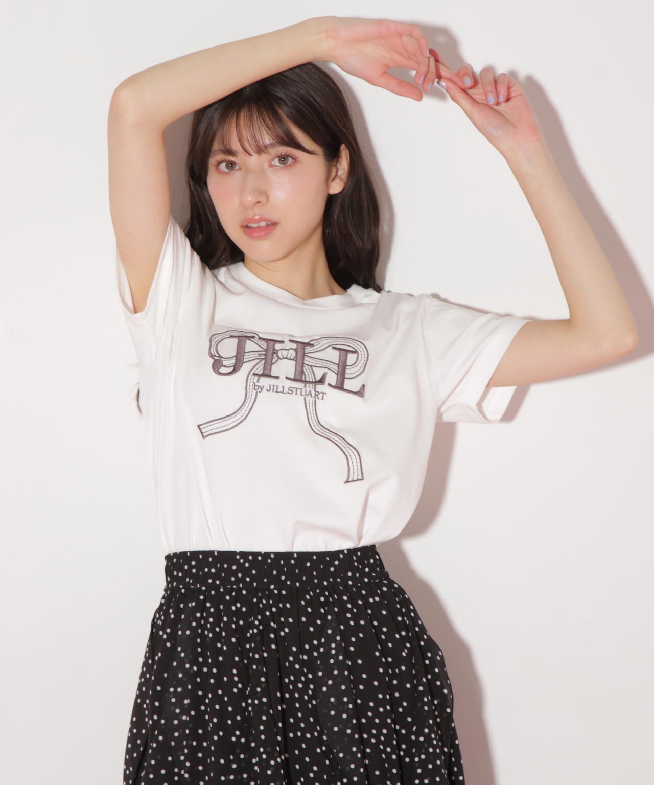 ビッグリボンロゴ刺繍Tシャツ