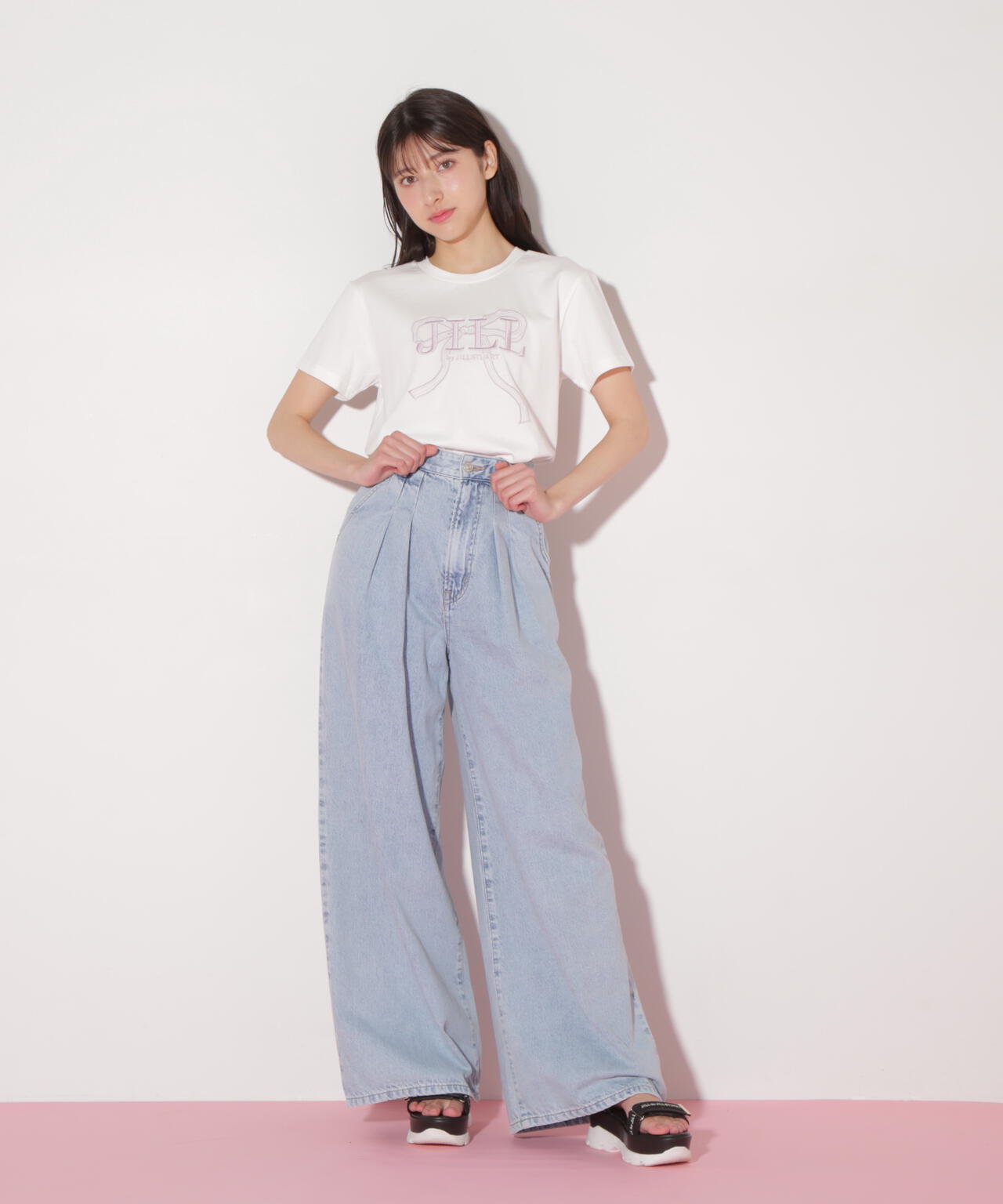 ビッグリボンロゴ刺繍Tシャツ