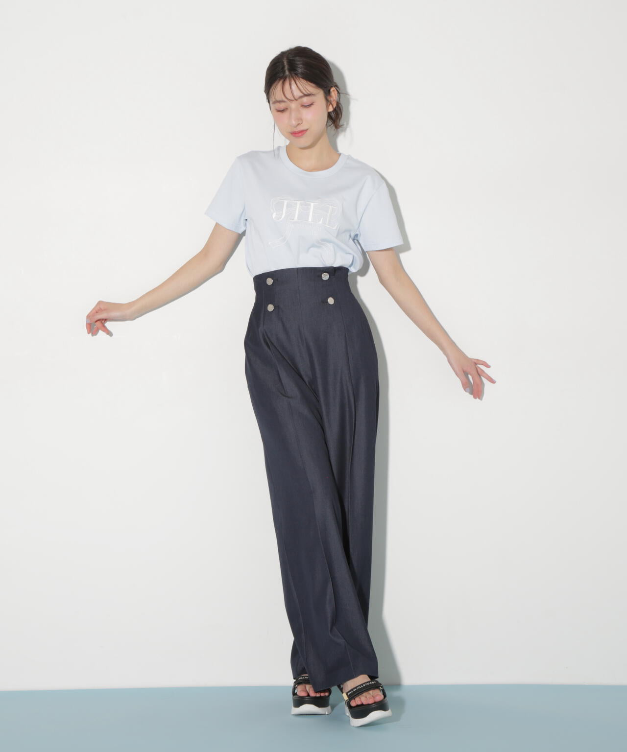 ビッグリボンロゴ刺繍Tシャツ