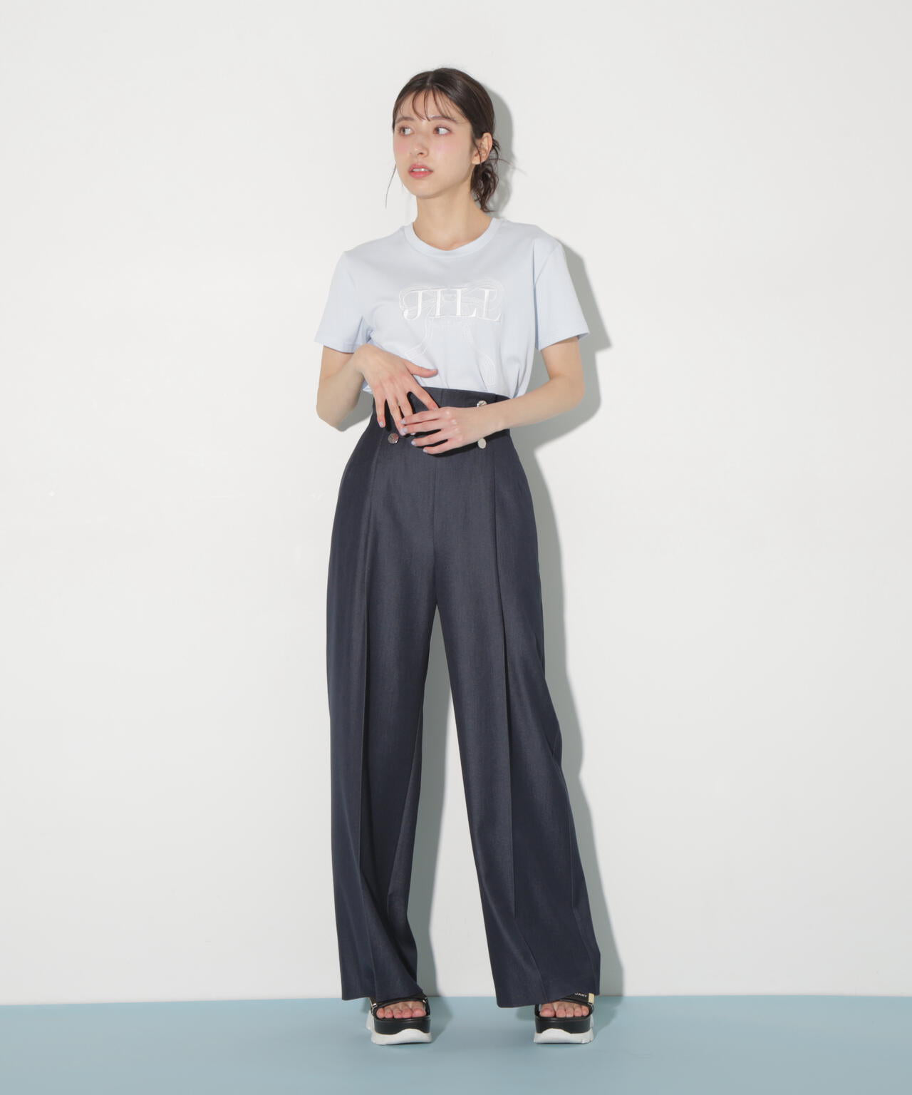 ビッグリボンロゴ刺繍Tシャツ