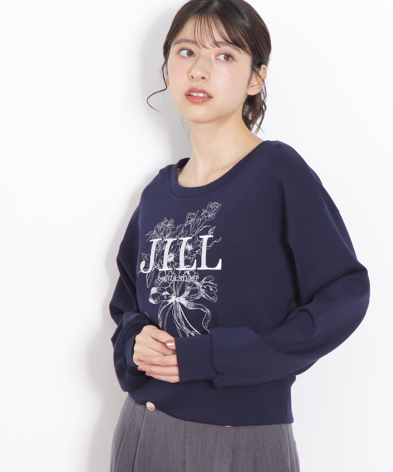 リボンブーケロゴ刺繍スウェット