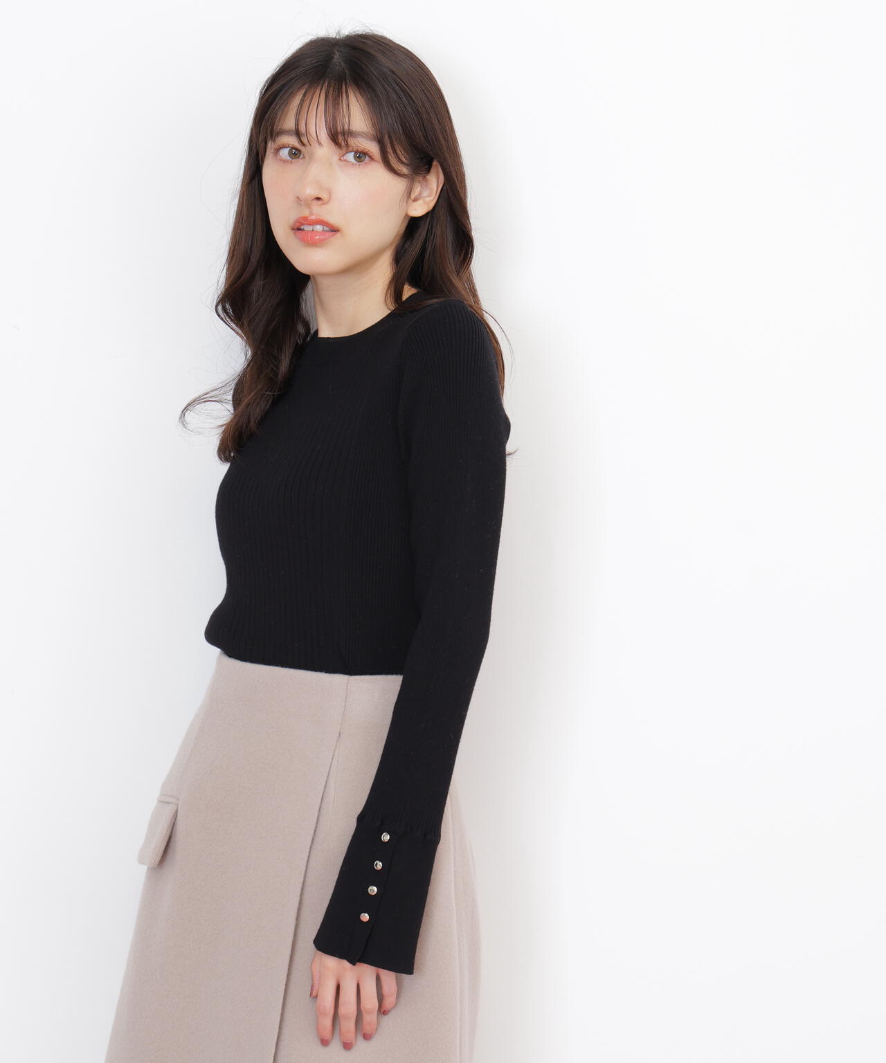 袖ボタンリブニット