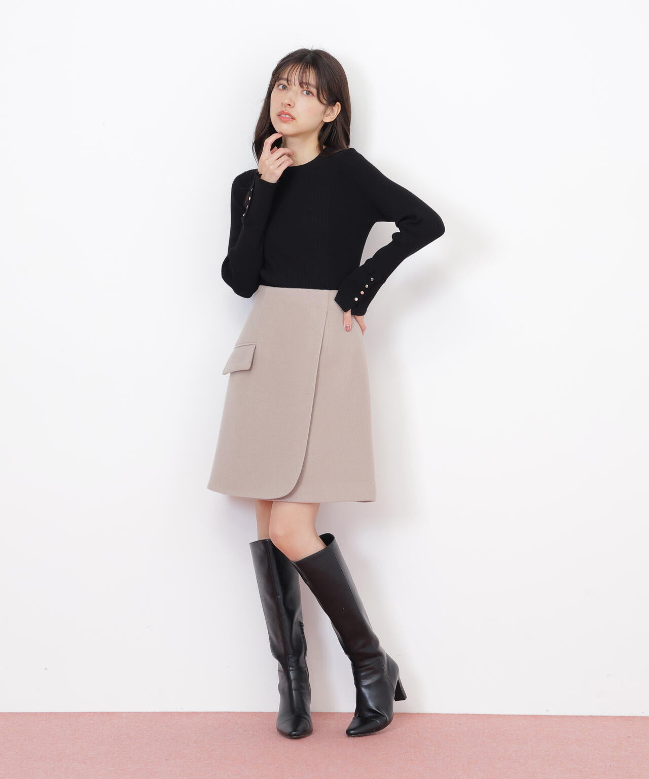 袖ボタンリブニット
