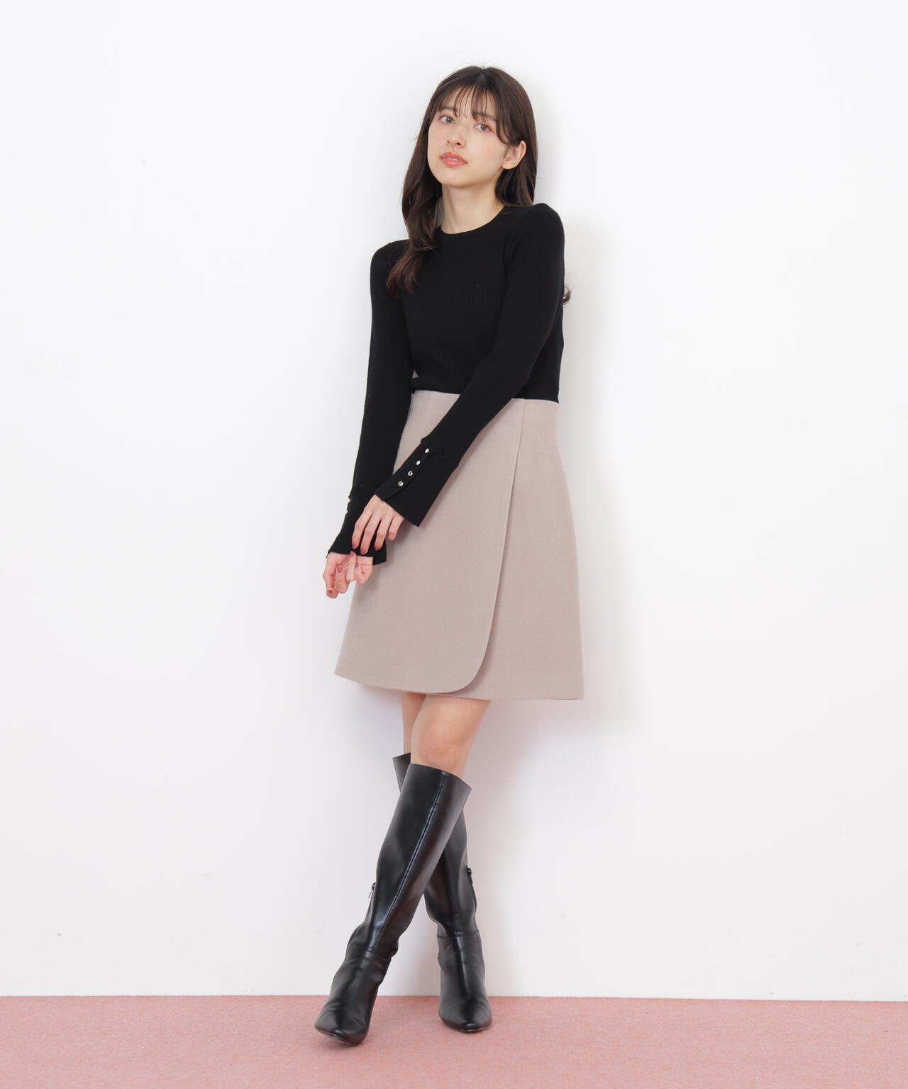 袖ボタンリブニット