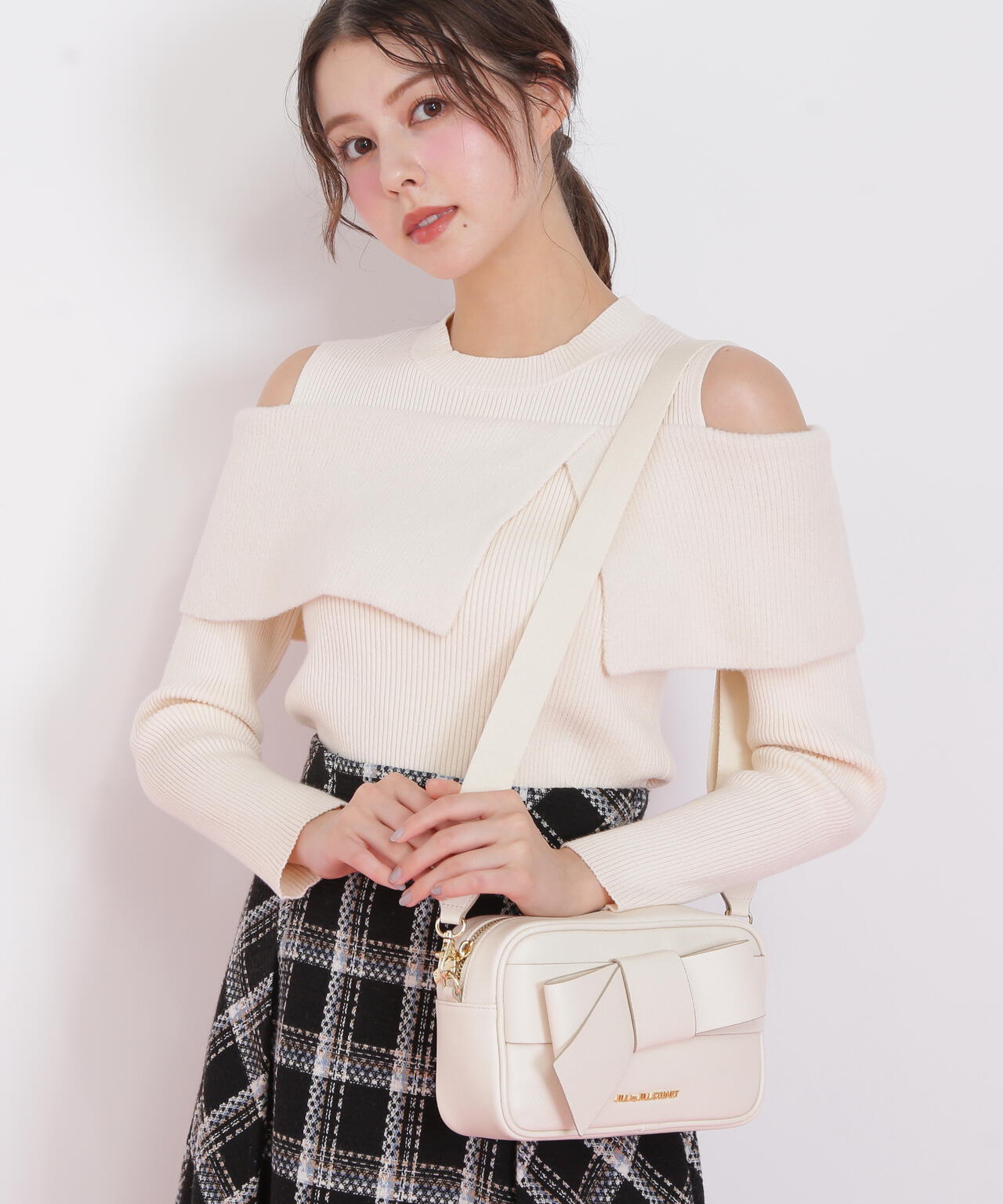＜リボンシリーズ＞スクエアポシェット