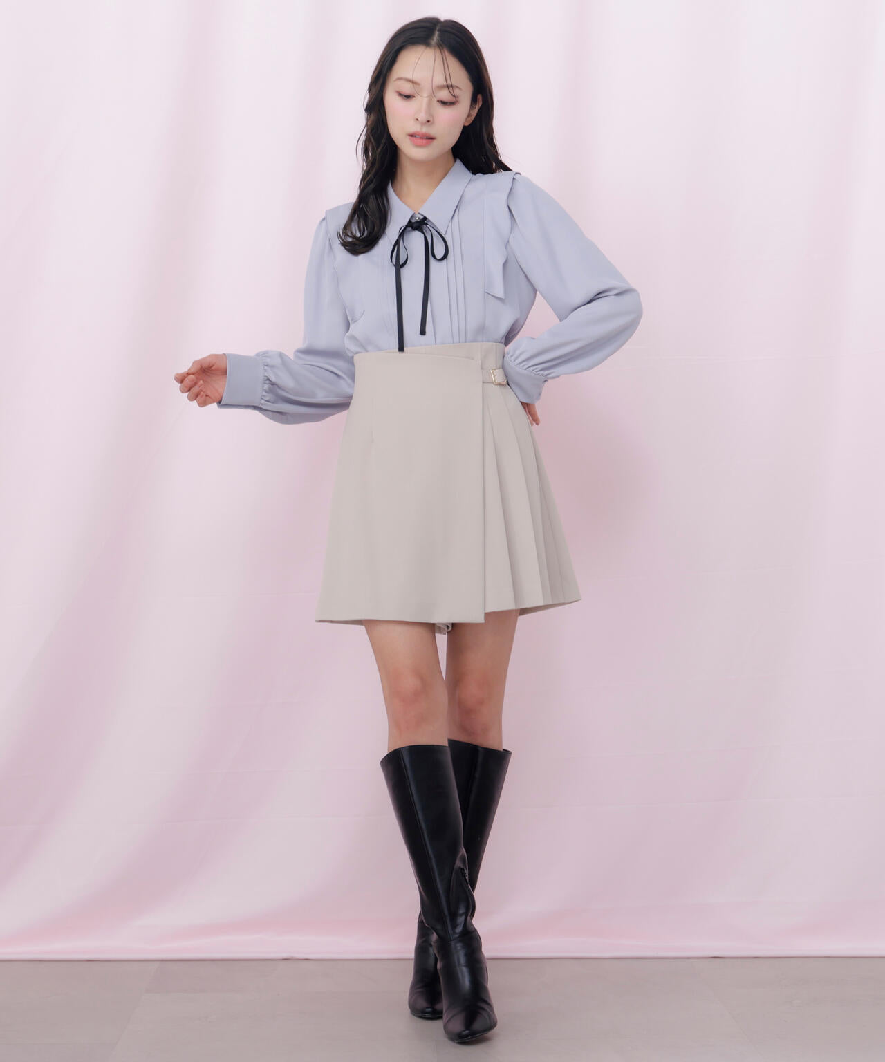 リボン付きピンタックブラウス