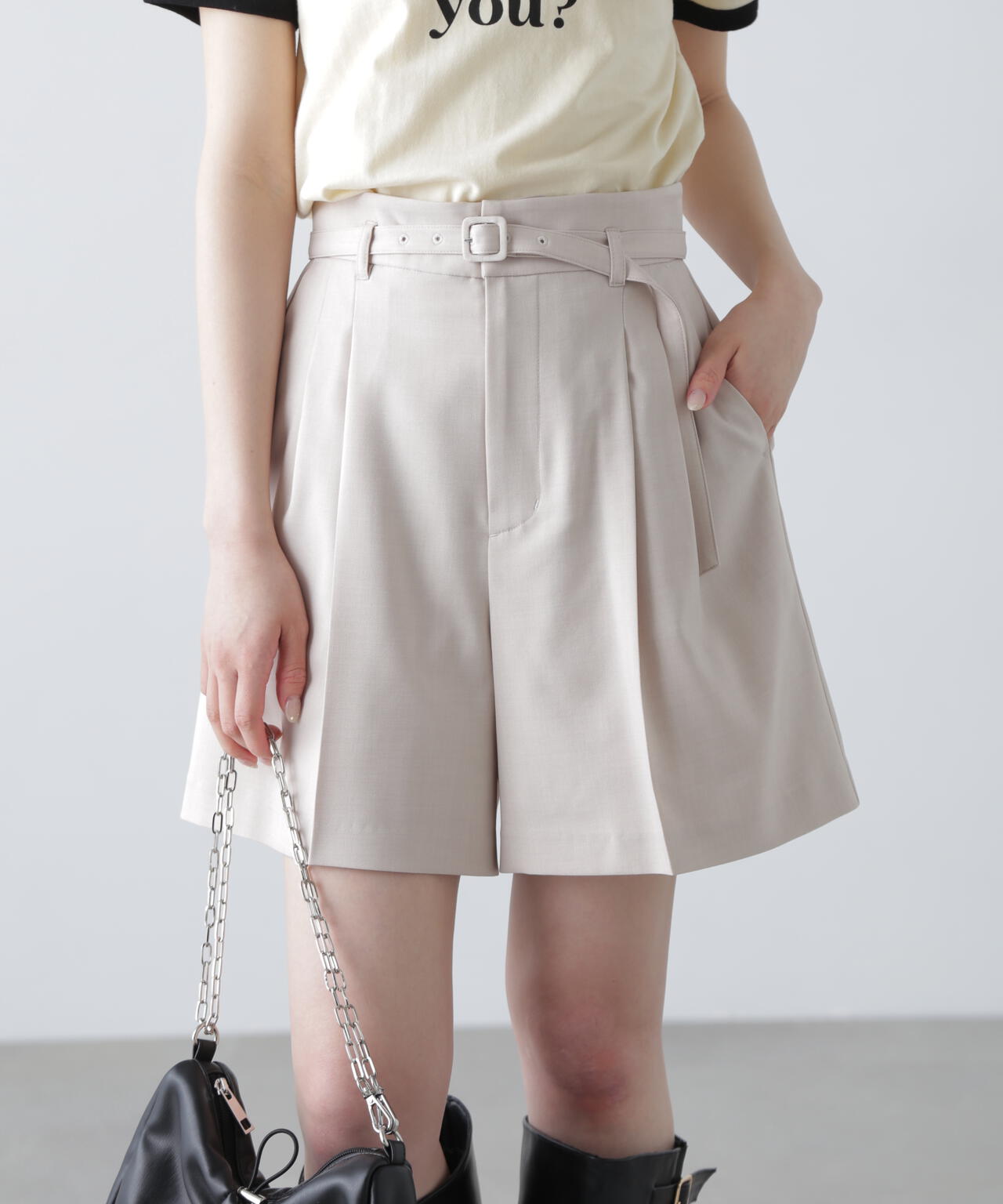 梳毛調合繊ベルト付きタックショートパンツ