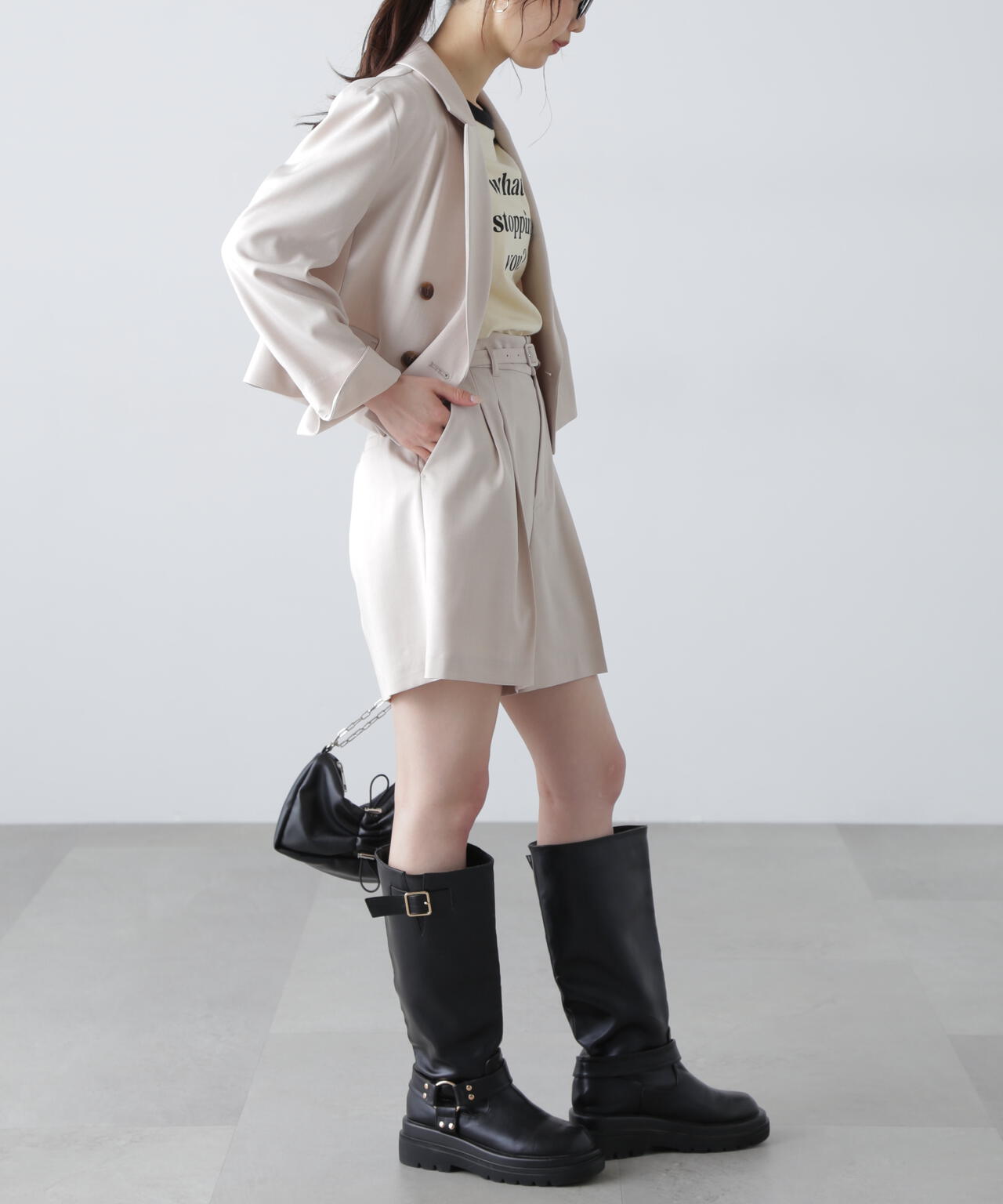 梳毛調合繊ベルト付きタックショートパンツ