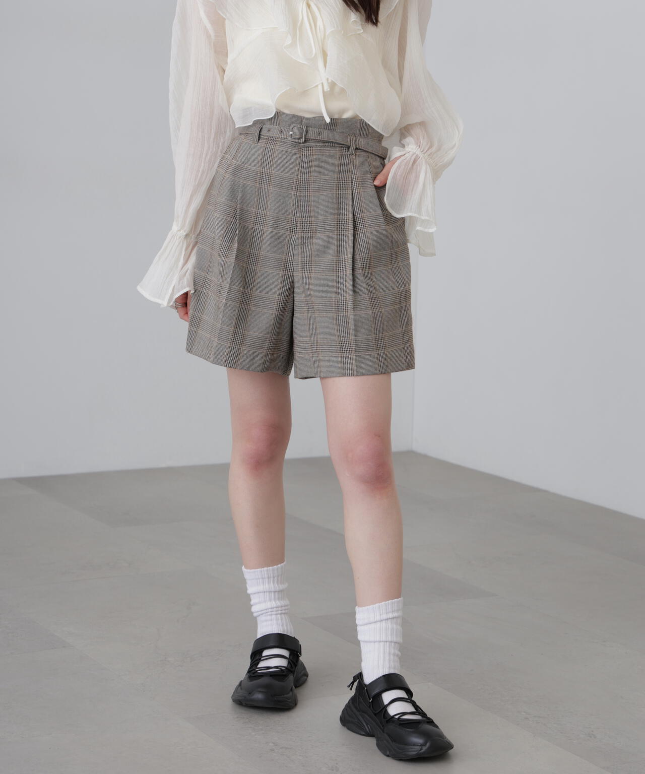 麻調合繊タックベルト付きショートパンツ