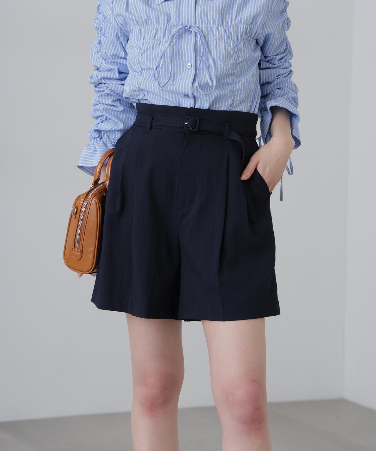 麻調合繊タックベルト付きショートパンツ