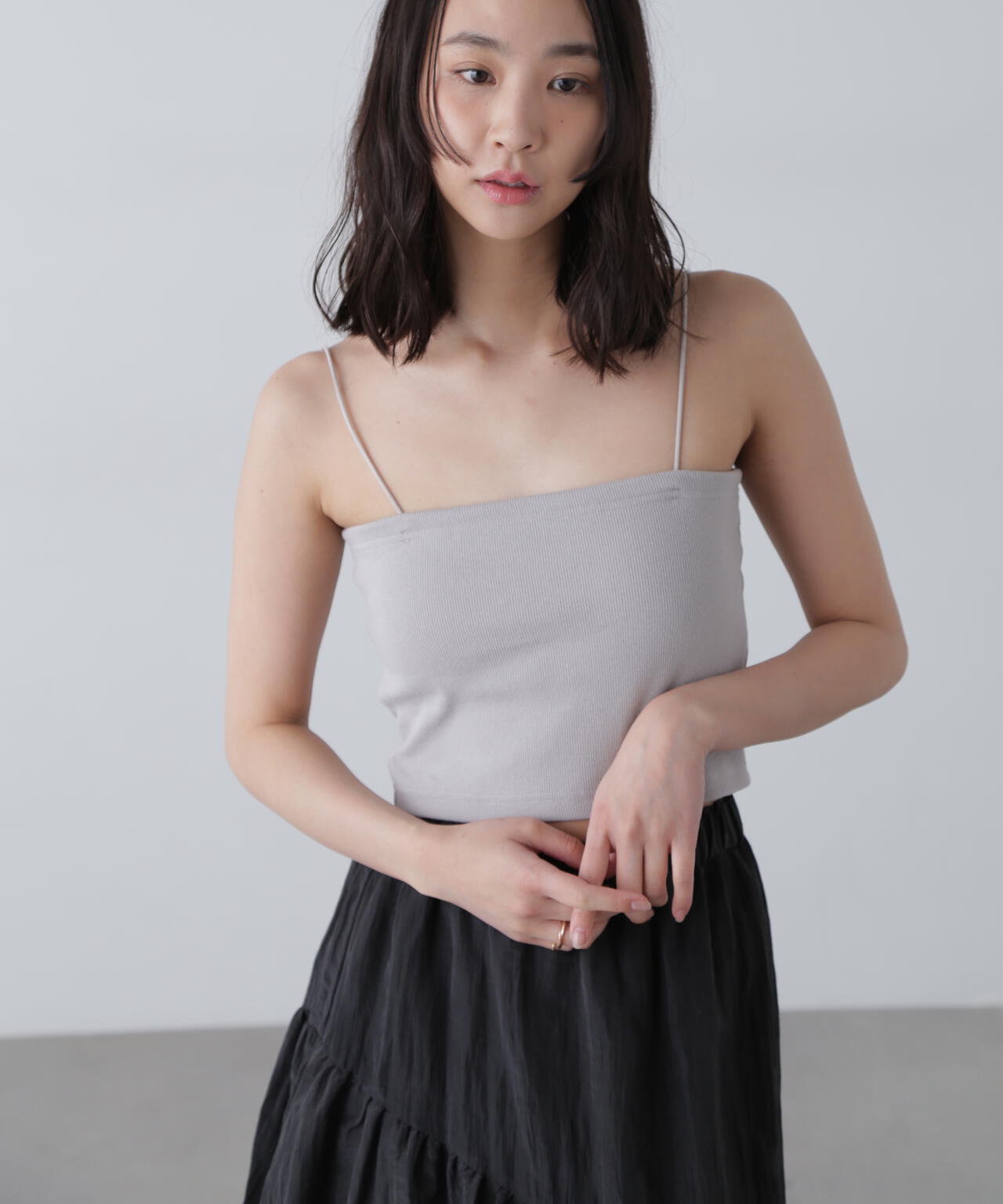 カップ付きショート丈キャミソール