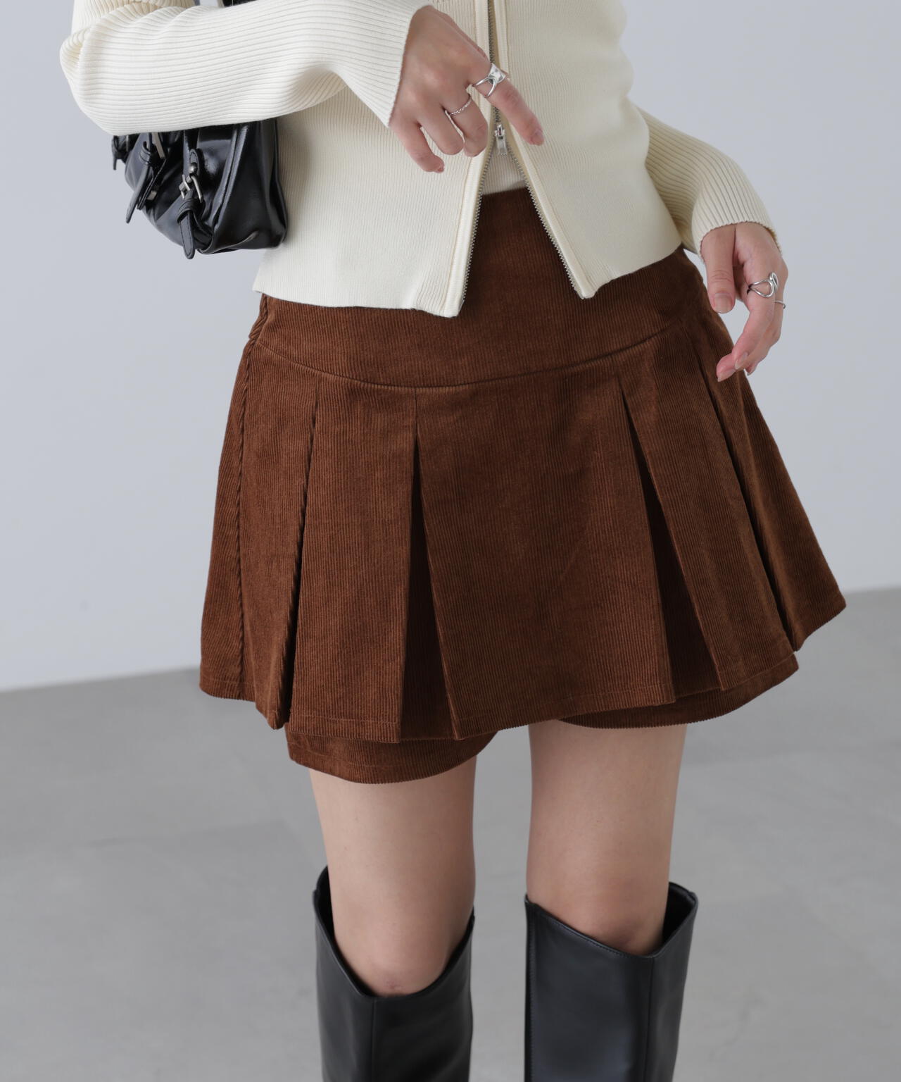 プリーツショートパンツ