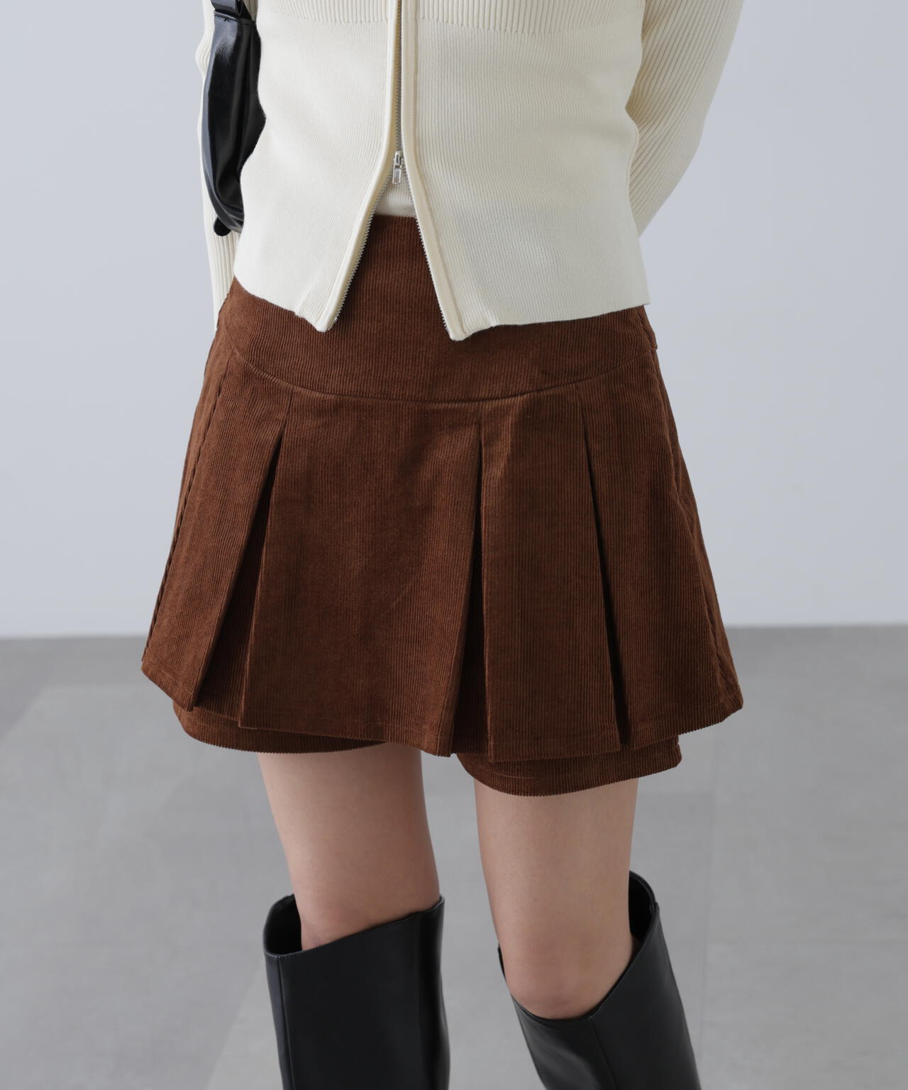 プリーツショートパンツ