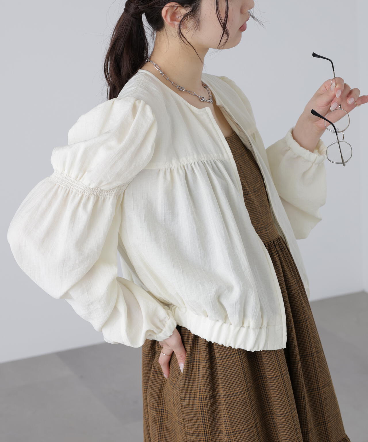 ノーカラーギャザーシャツブルゾン