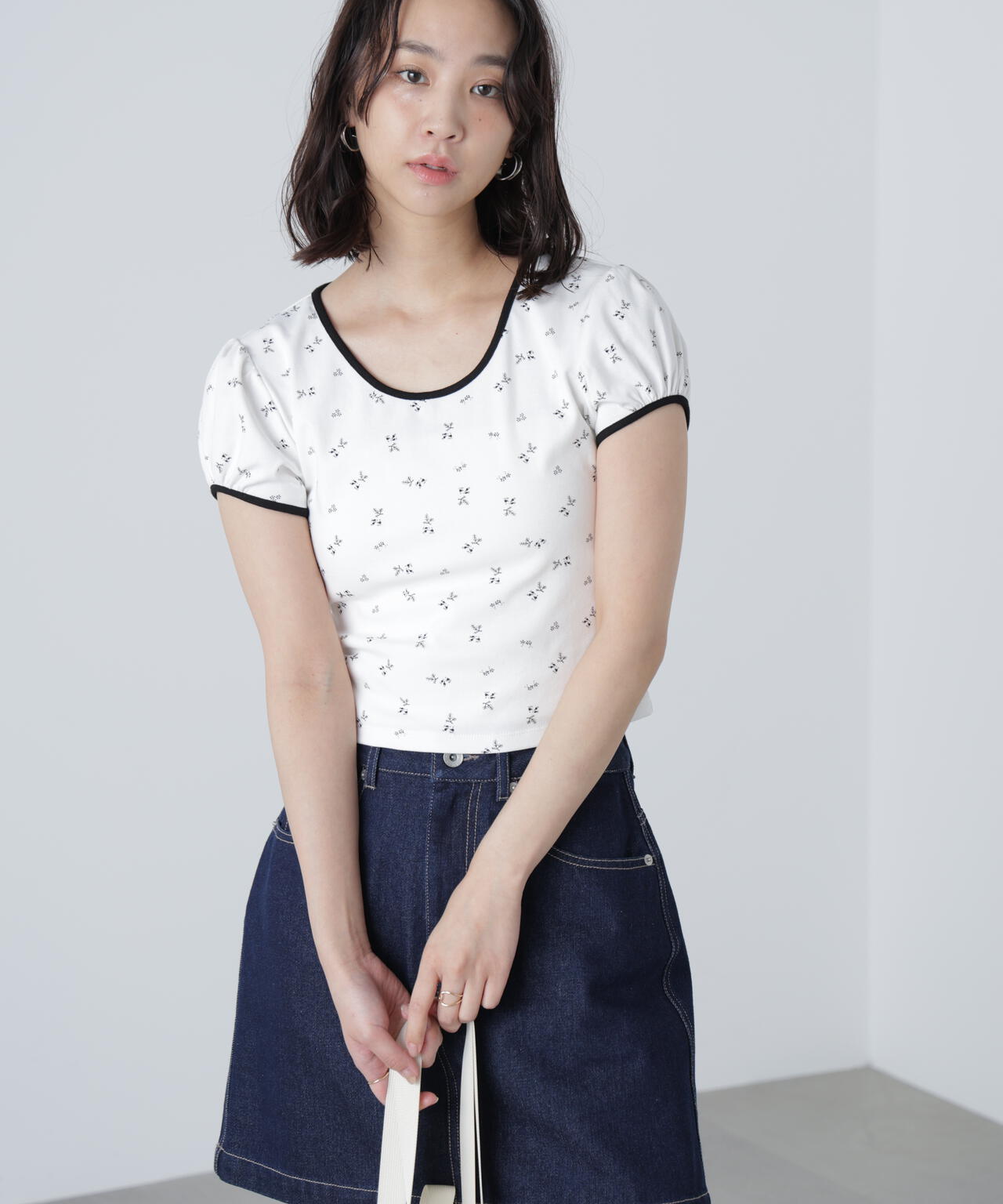 フラワー柄コンパクトTシャツ