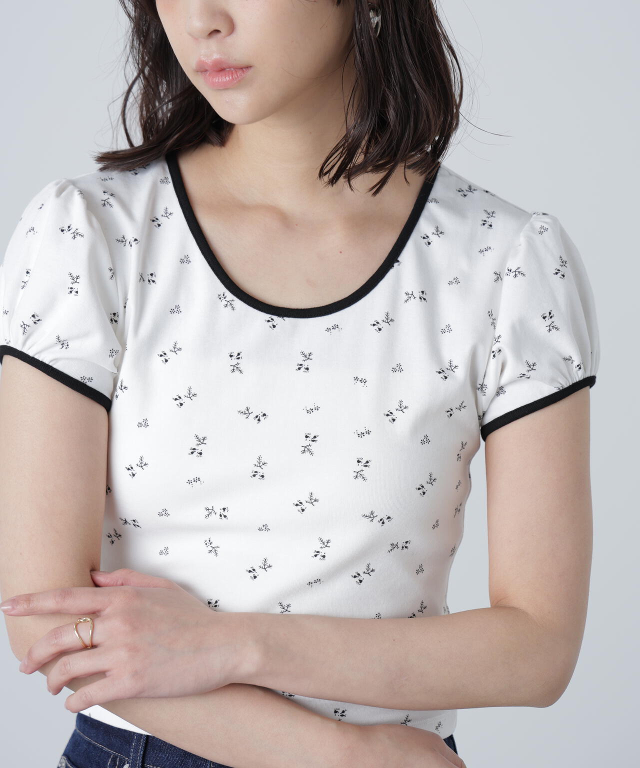フラワー柄コンパクトTシャツ