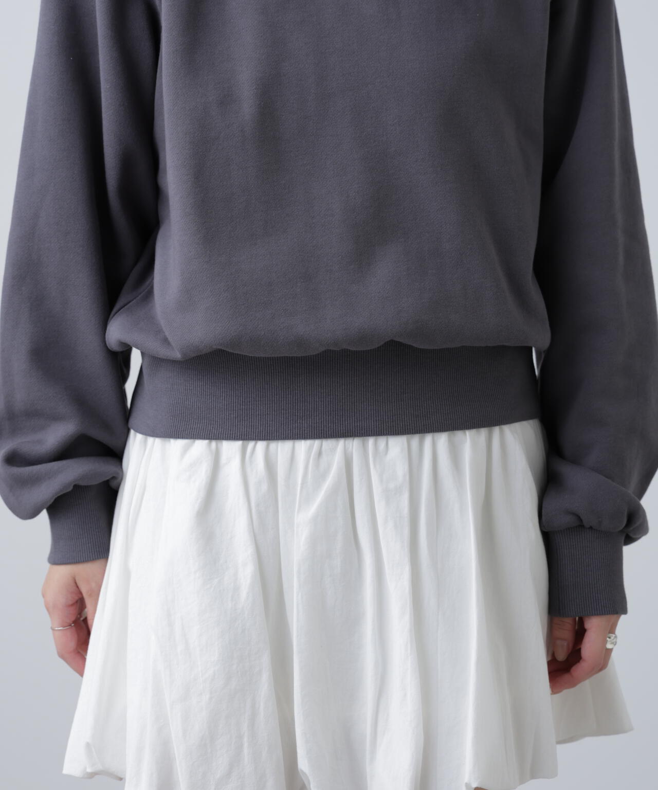 オフショルワンポイント刺繍スウェット