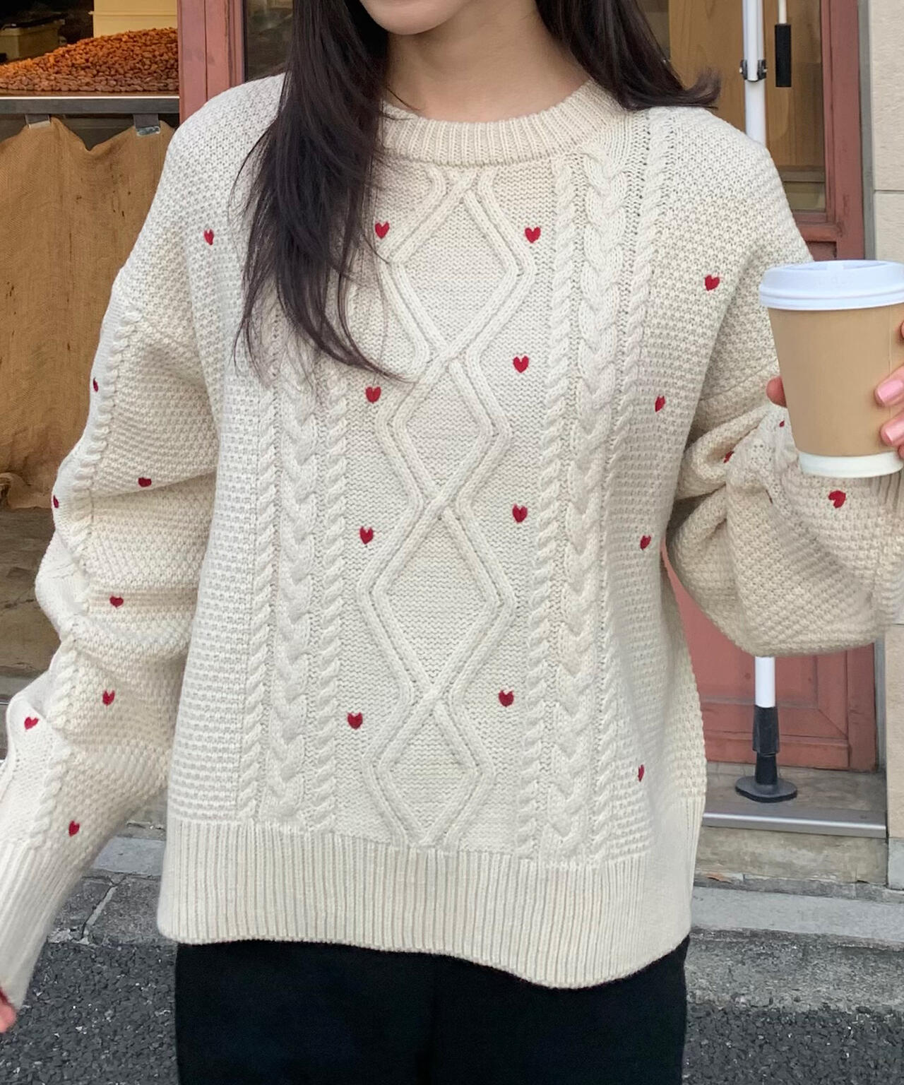 ハート刺繍ケーブルニット