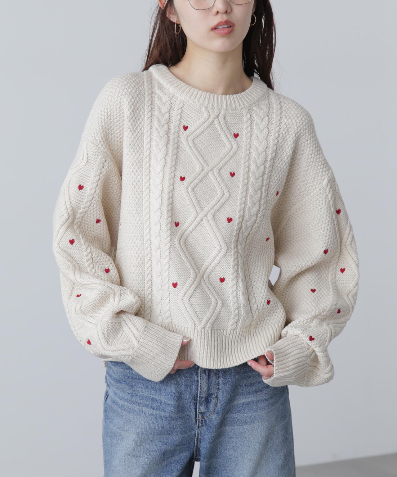 ハート刺繍ケーブルニット