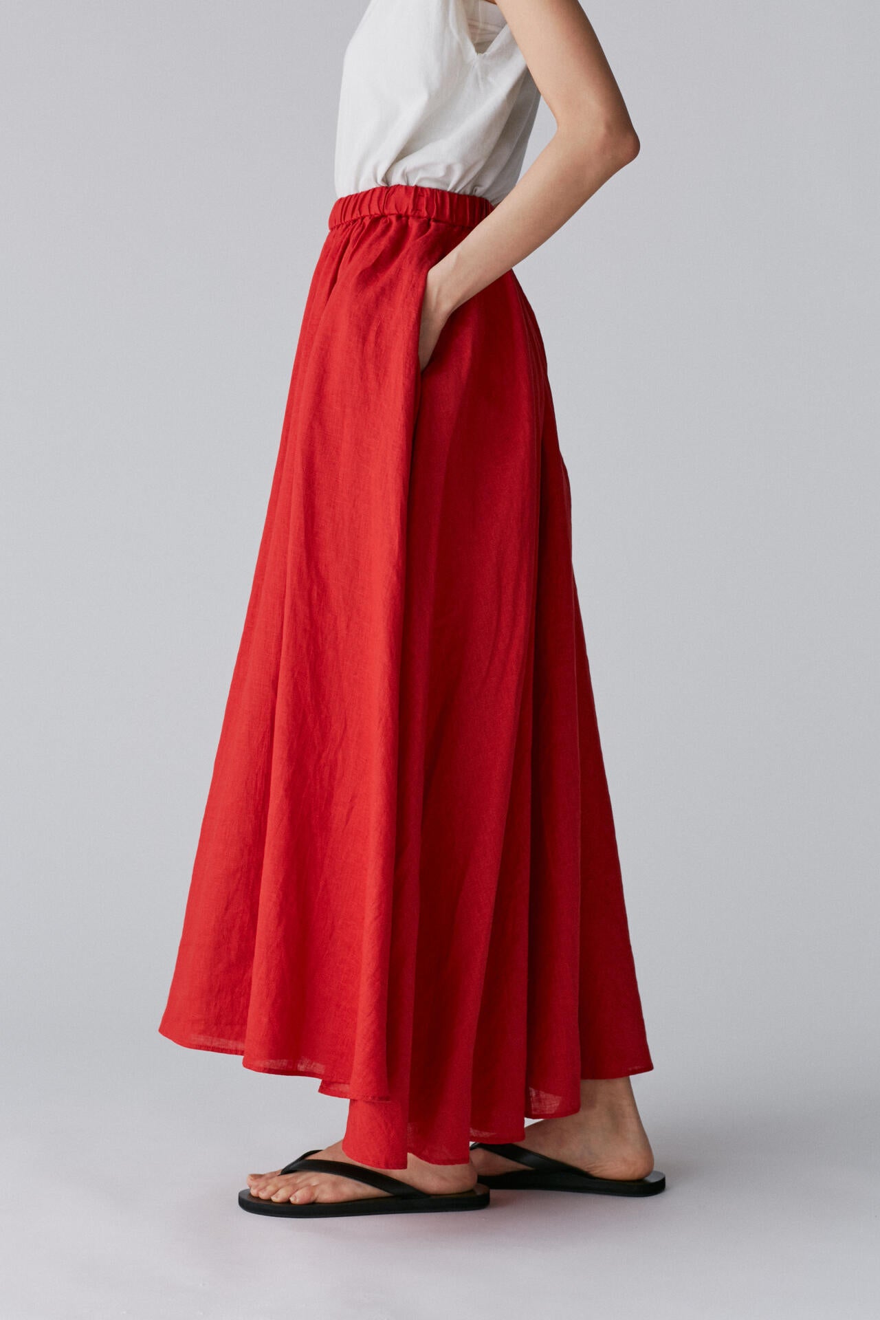 ATON / NATURAL DYED LINEN LAWN GATHERED SKIRT