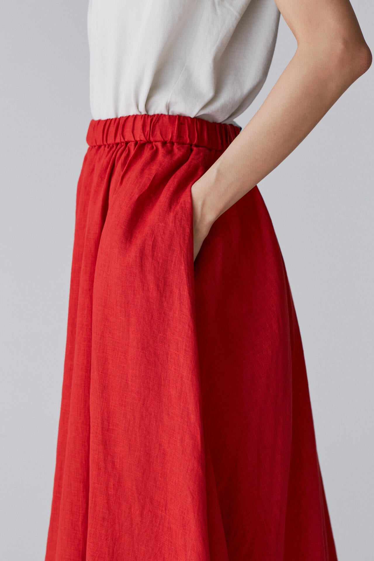ATON / NATURAL DYED LINEN LAWN GATHERED SKIRT