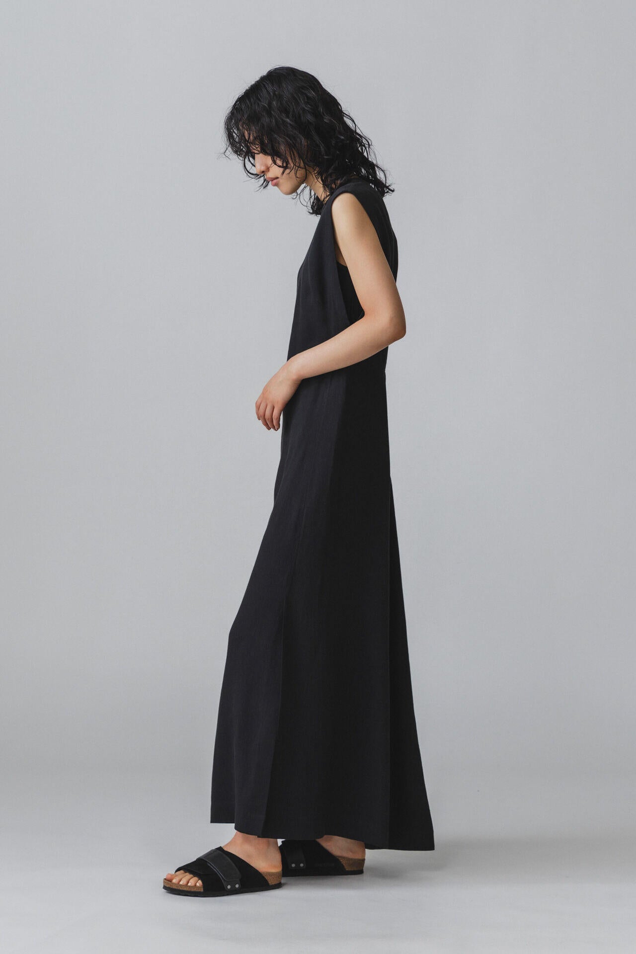 STUDIO NICHOLSON / VISCOSE LINEN TWILL DRAPED DRESS