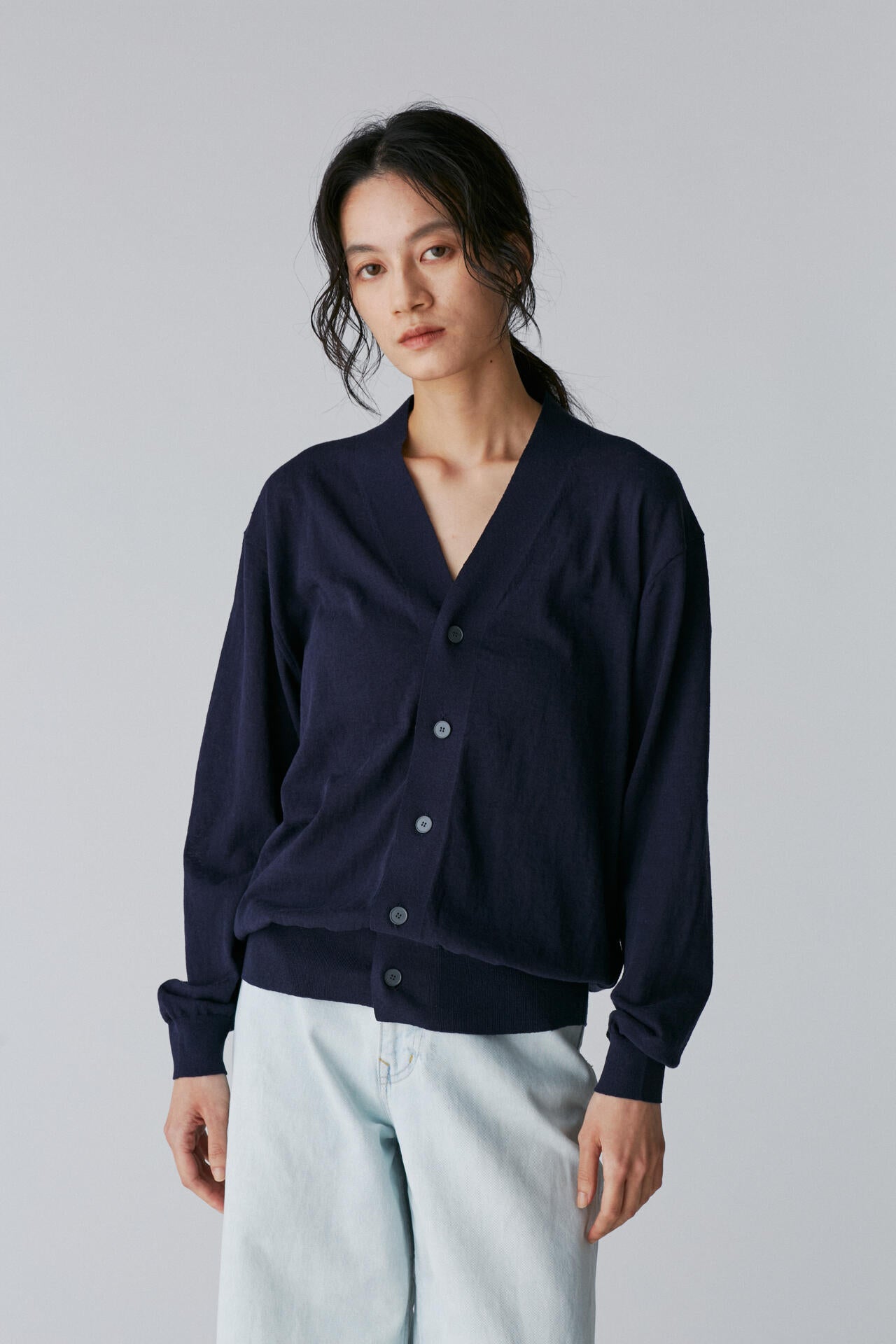 ATON / RECYCLED FRESCA V-NECK CARDIGAN