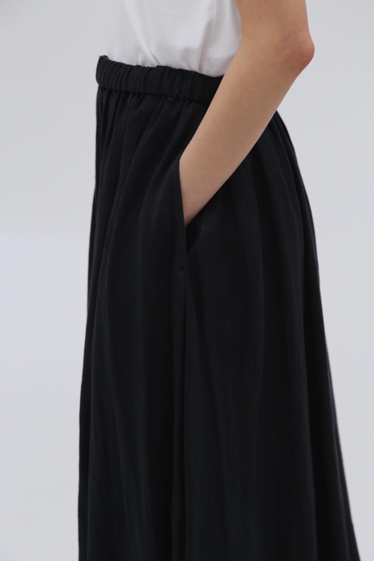 ATON / NATURAL DYED LINEN LAWN GATHERD SKIRT