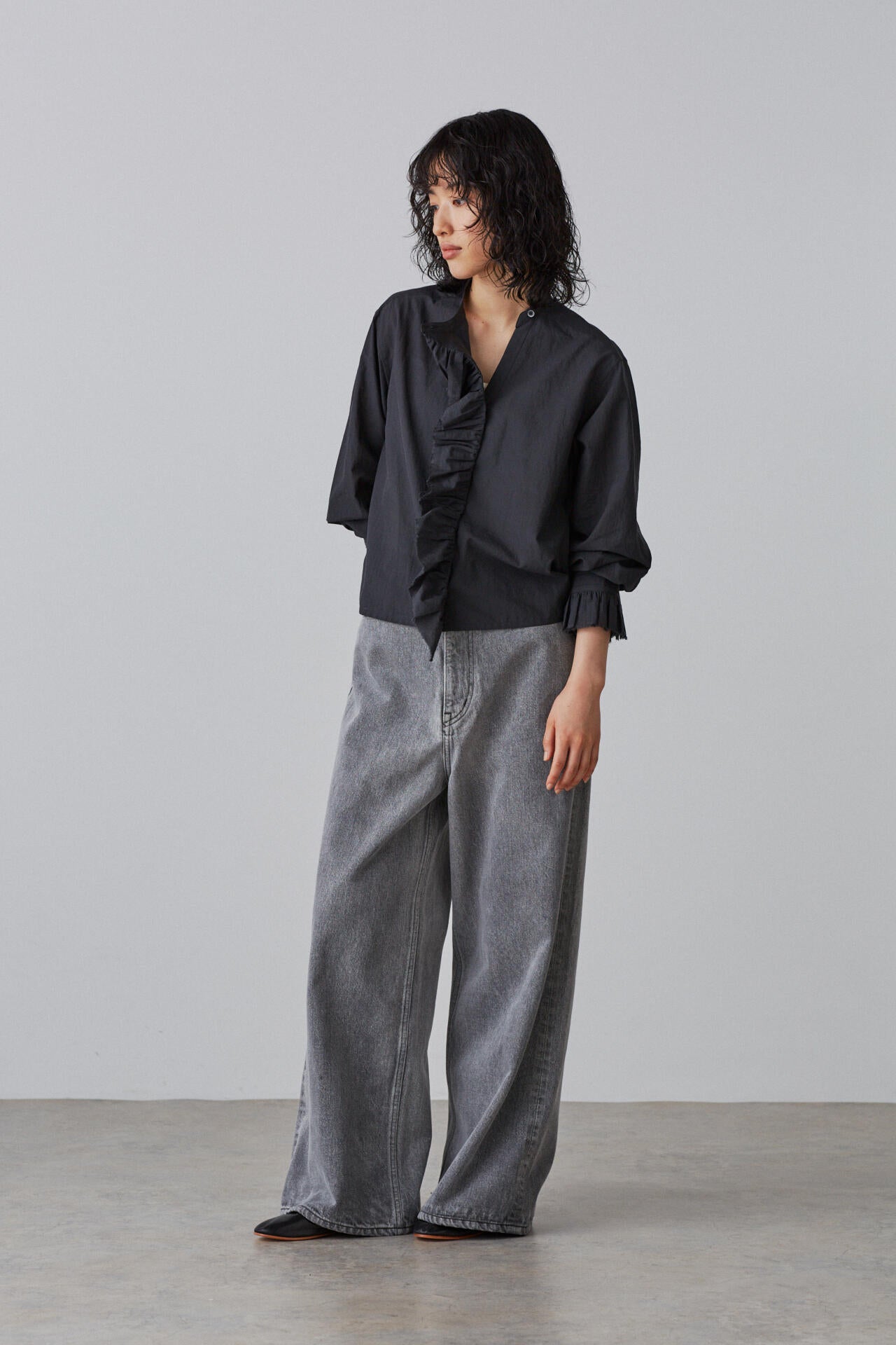 YLEVE / COTTON LAWN RUFFLED BL