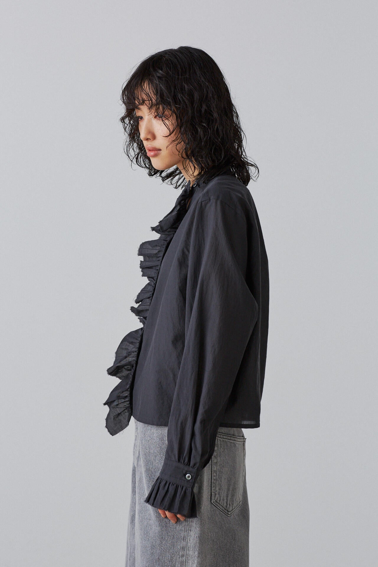 YLEVE / COTTON LAWN RUFFLED BL