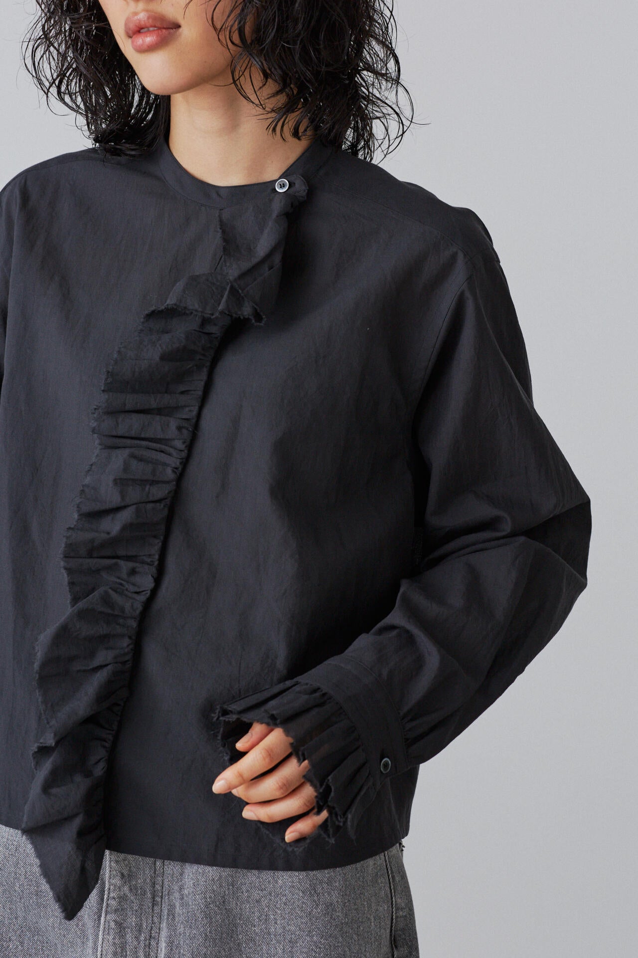 YLEVE / COTTON LAWN RUFFLED BL