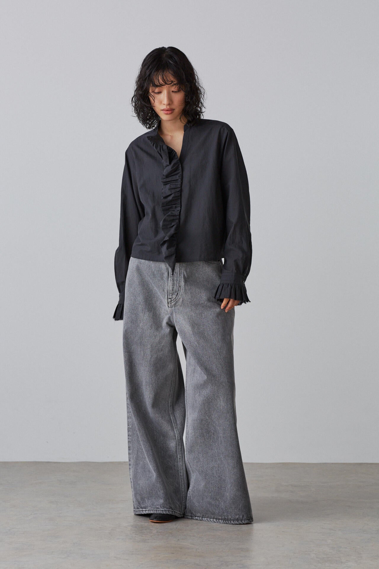 YLEVE / COTTON LAWN RUFFLED BL