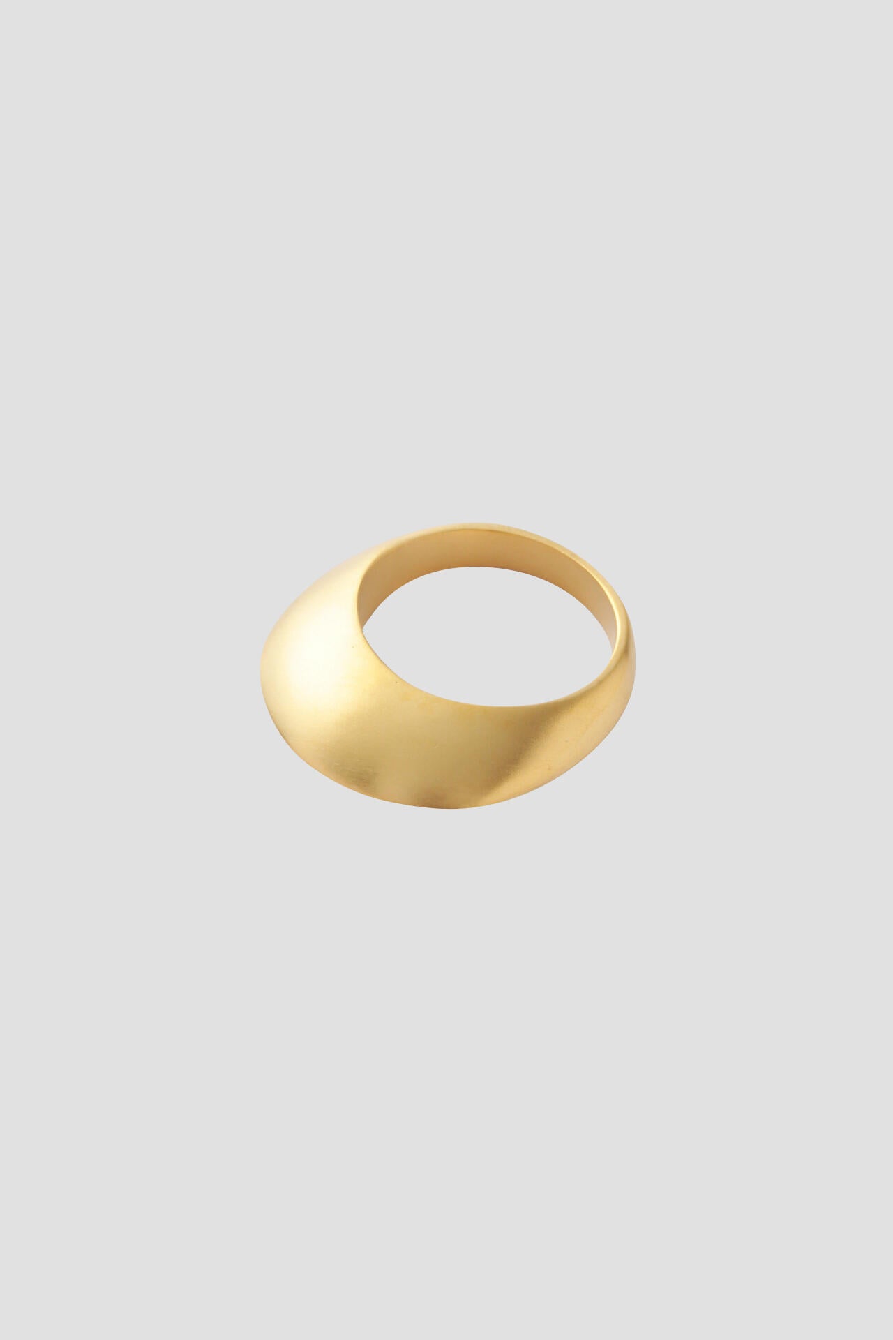 YLEVE / TRIANGLE RING