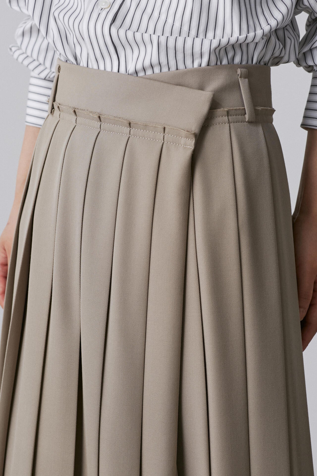 YLEVE / WOOL SURGE PLEATED  SKIRT