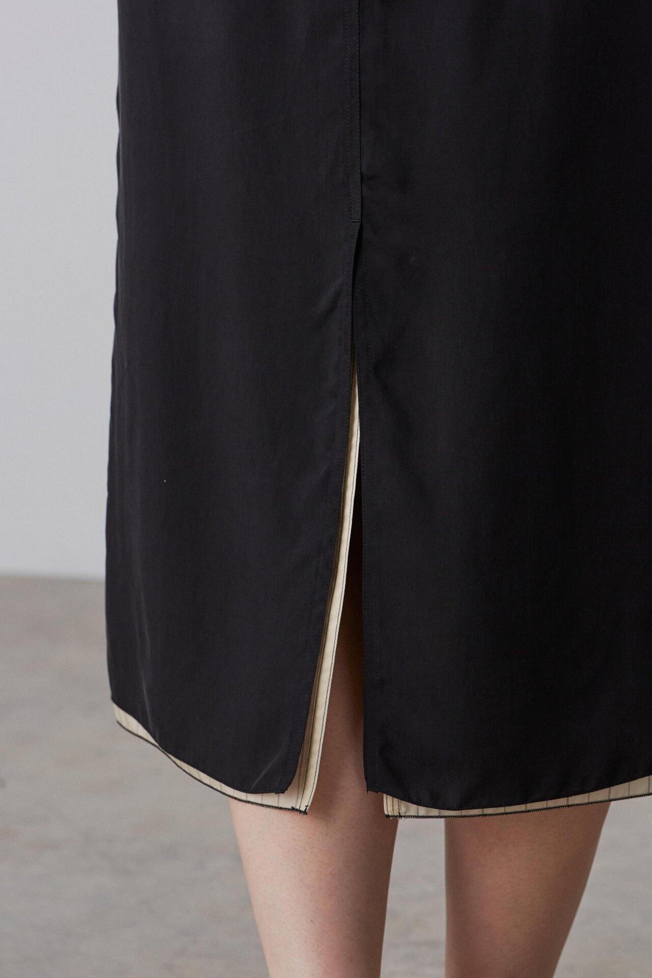 YLEVE / CUPRA TWILL SKIRT